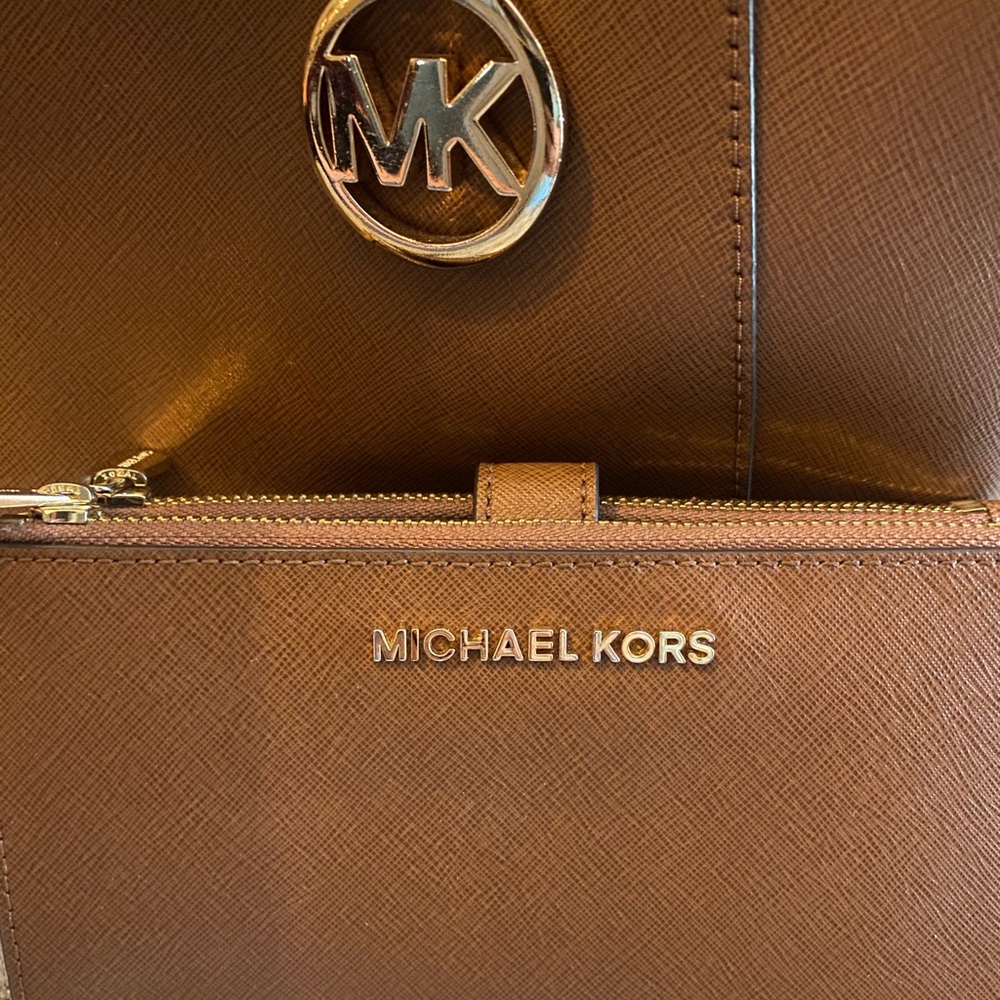 SOLD*Michael Kors Jet Set Large Saffiano Leather Shoulder Bag & Wallet Duo - Picture 2 of 6